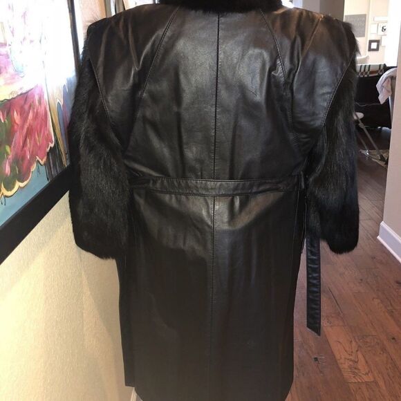 Fashionable Long Black Leather Coat with Black Fox - Picture 5 of 13